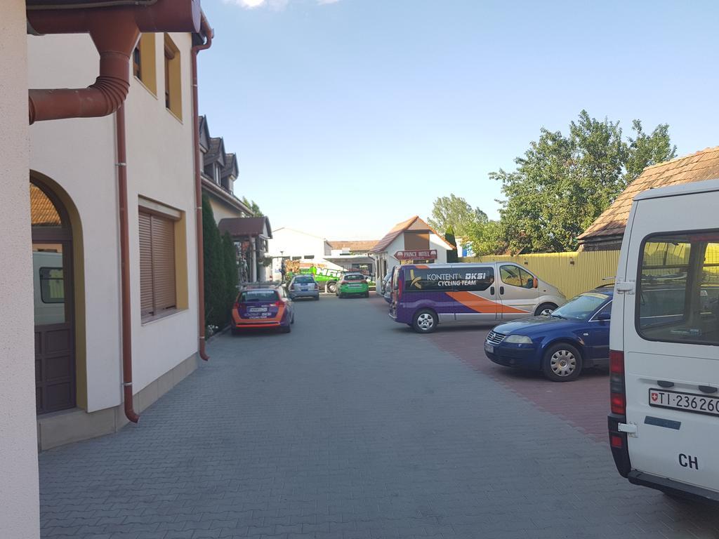 Prince Hotel מלון 2*