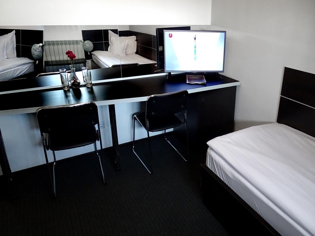 Prince Hotel מלון