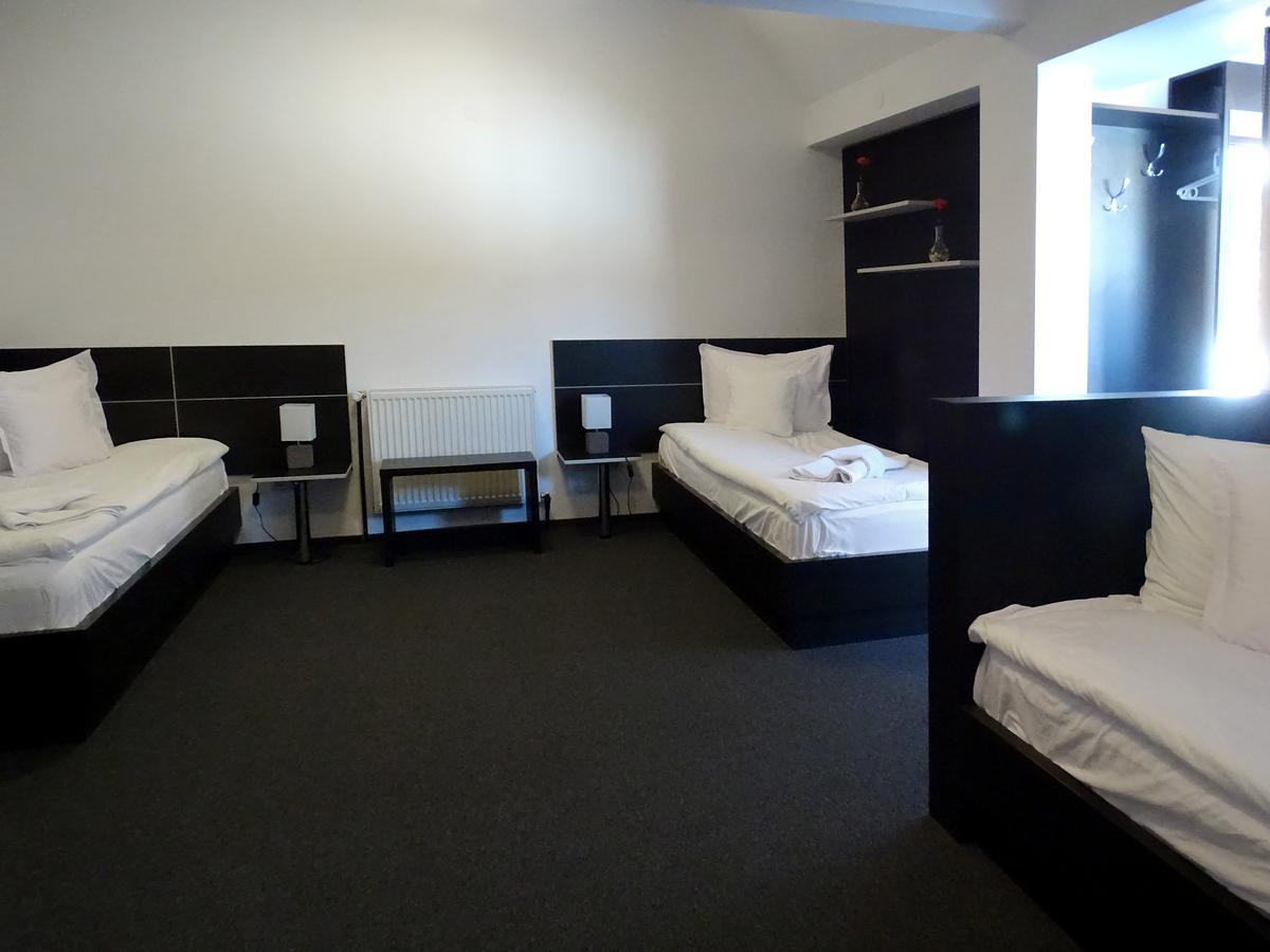 מלון Prince Hotel 2*