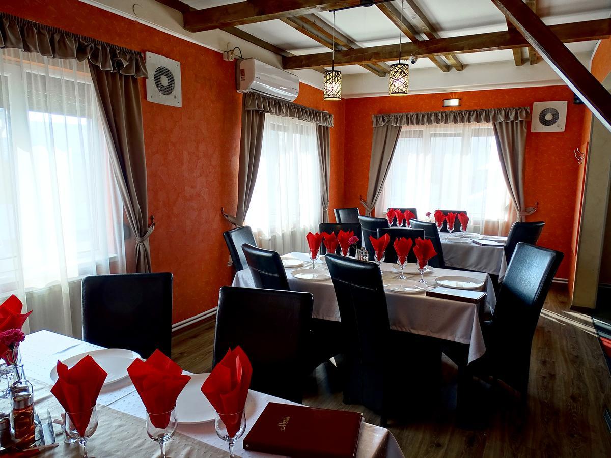 Prince Hotel מלון